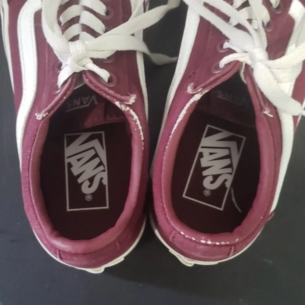 Vans Low Ward‎ Burgundy Sneakers